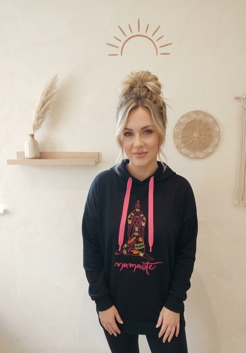 Namaste Hoodie Damen – Yoga Pullover mit Kapuze & Meditation Print | Flieder & Schwarz