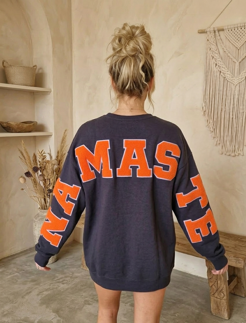 Yoga Club Oversized Sweatshirt Damen – Namaste Print mit Chenille-Applikation | Athleisure