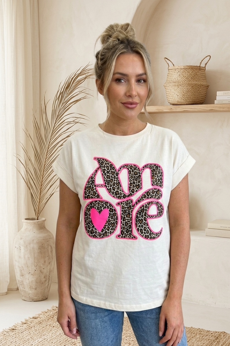AMORE Leo Cuffed Tee – Damen Shirt in Creme & Gelb mit Neon-Herz