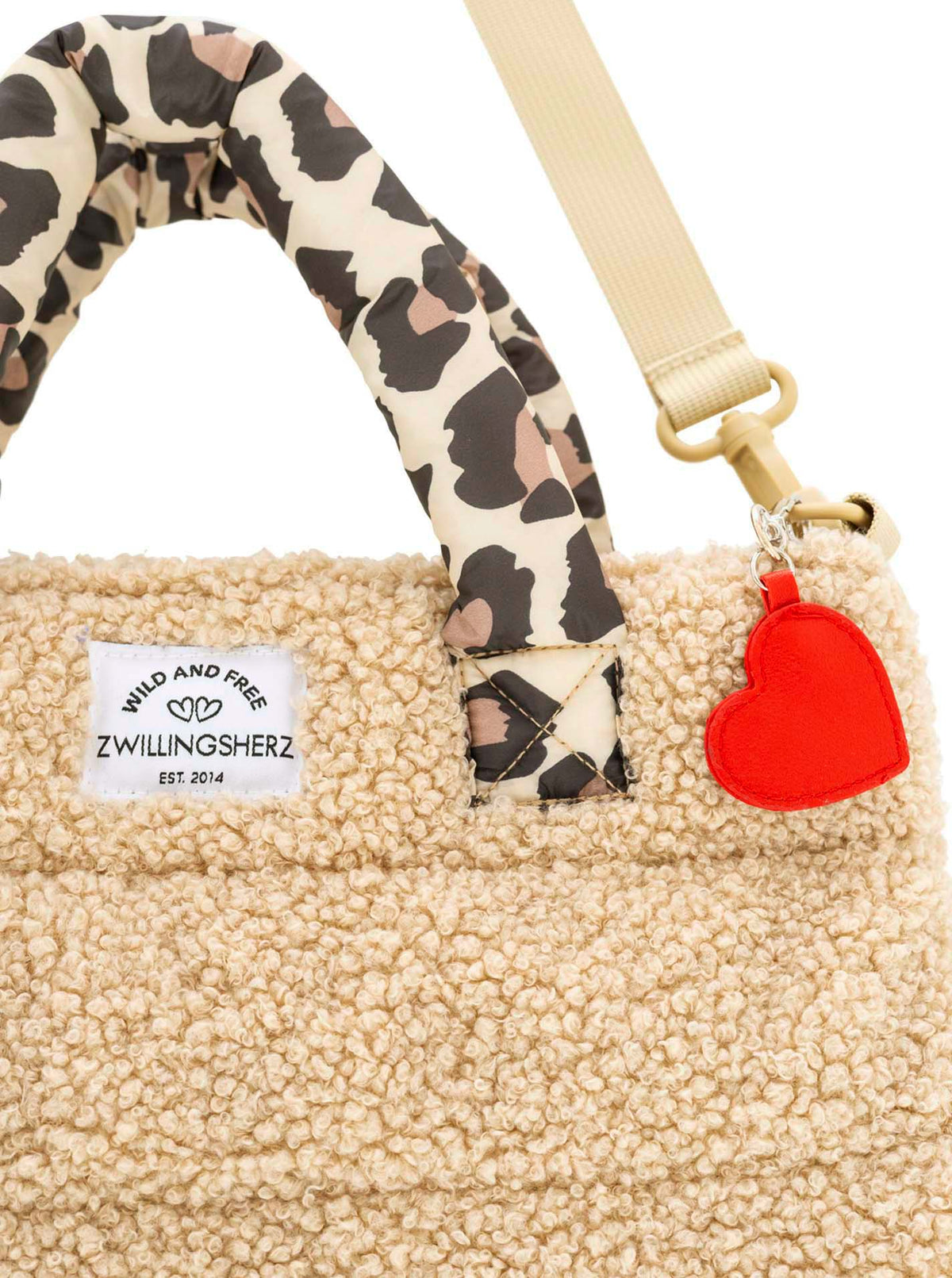 Zwillingsherz Teddy Handtasche Beige – Leo-Henkel mit Herzanhänger Frontansicht