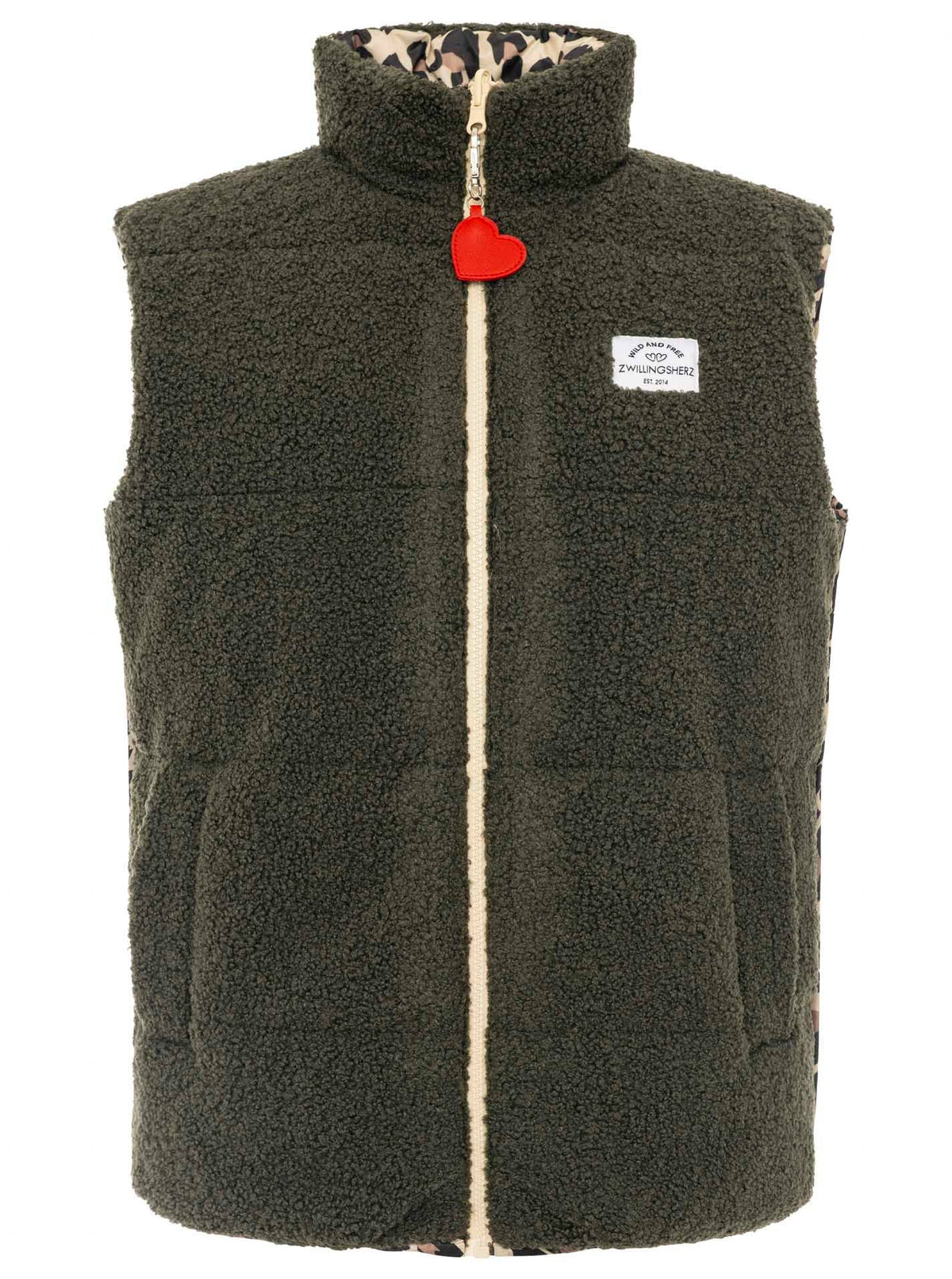 Damen-Wendeweste Leo Teddy mit brauner Teddyfleece-Seite auf weißem Hintergrund