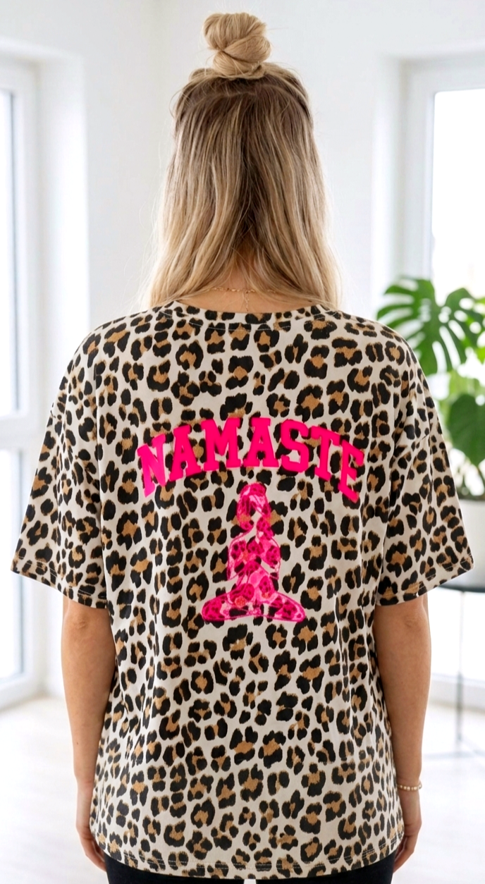 "Namaste" Oversized Shirt – Leo-Print Yoga & Leisure