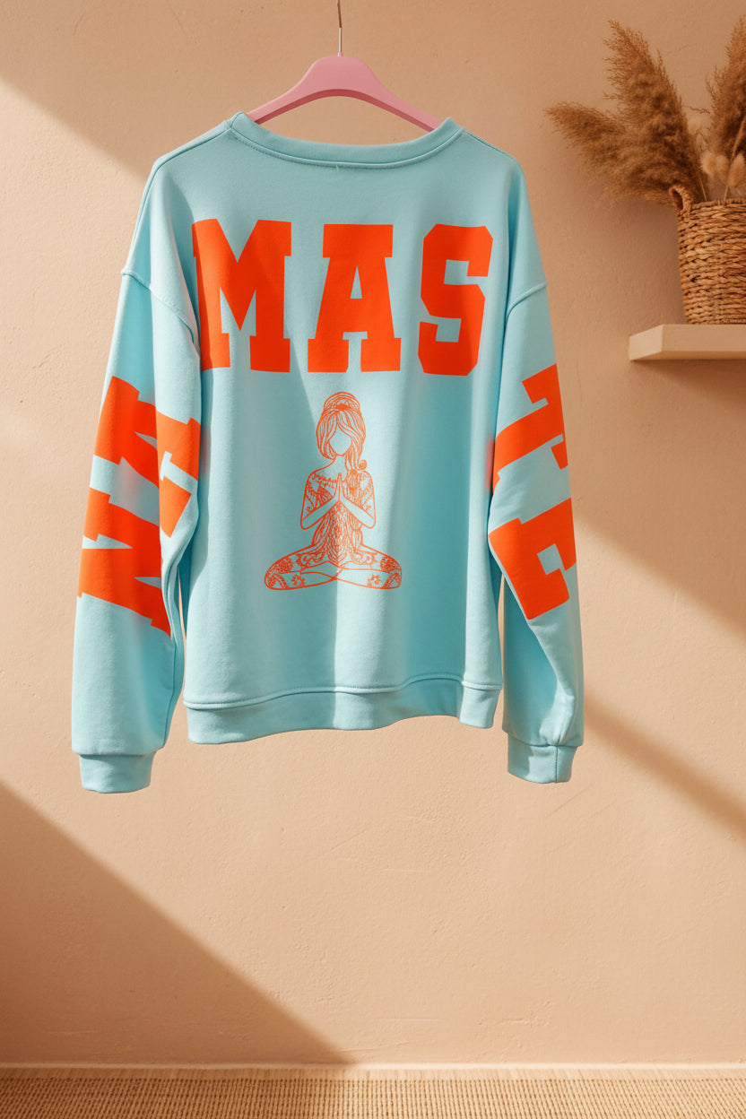 Boho-Luxe Damen-Sweatshirt in Mint mit orangem 'MAS' Print und Yogamotiv, weiches Material