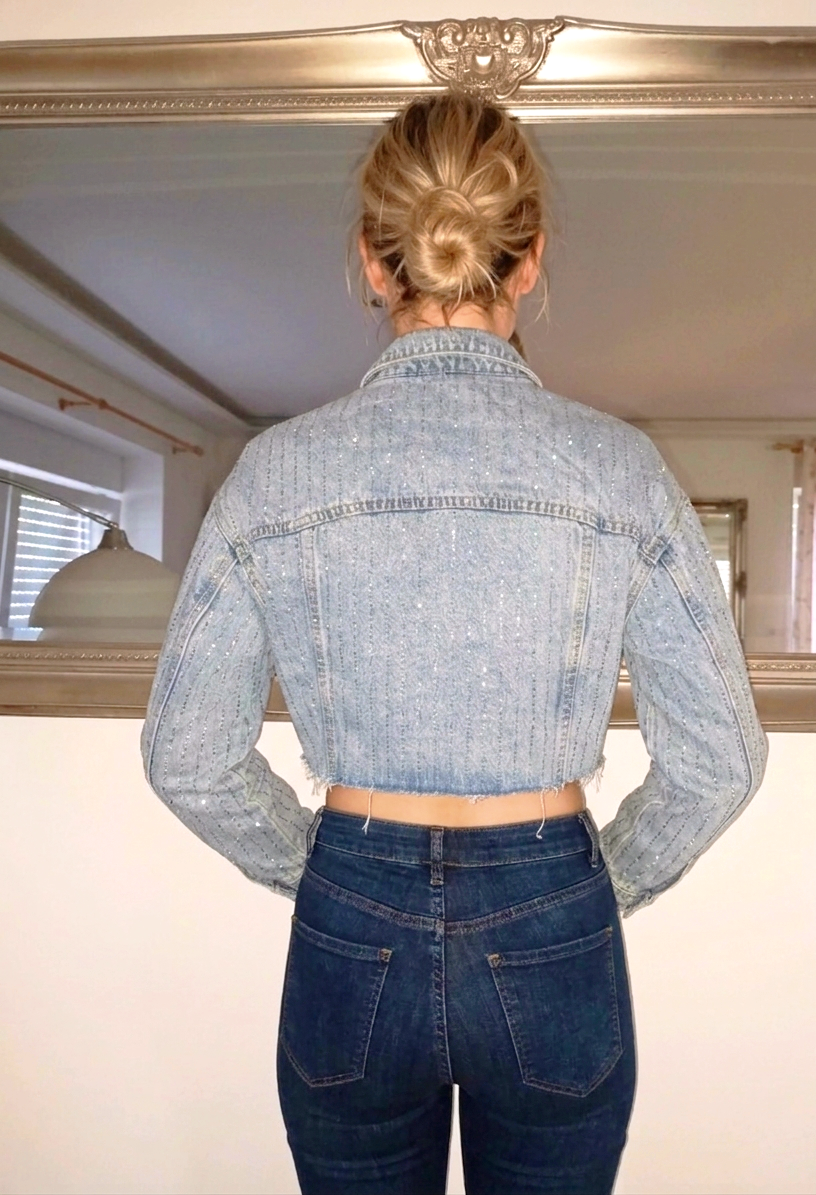 Glitzer Jeansjacke – Cropped mit Strass-Finish | Größe XS