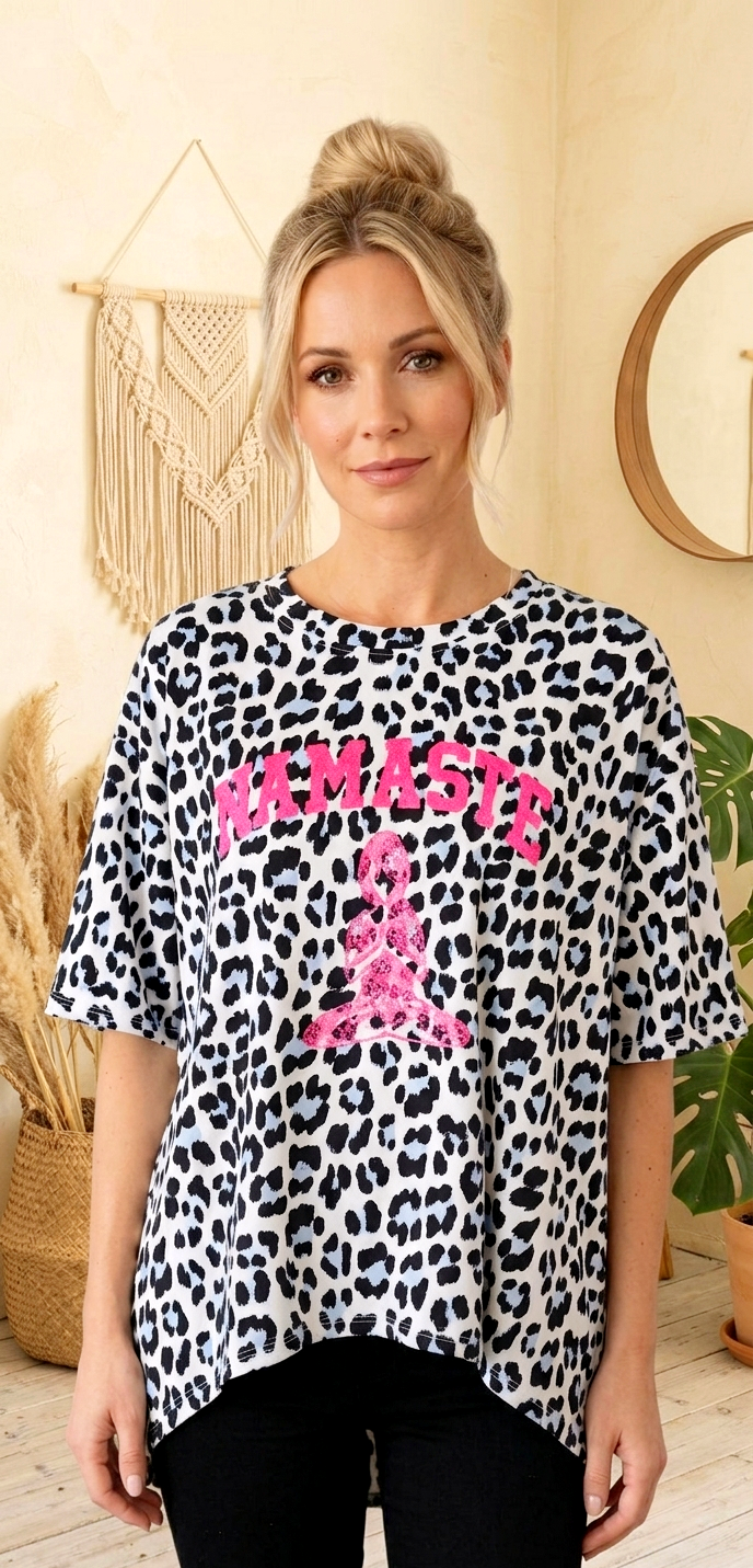 "Namaste" Oversized Shirt – Leo-Print Yoga & Leisure