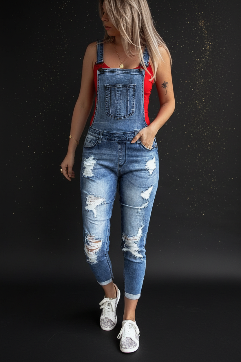 Denim Latzhose mit Dark-Luxe Hintergrund