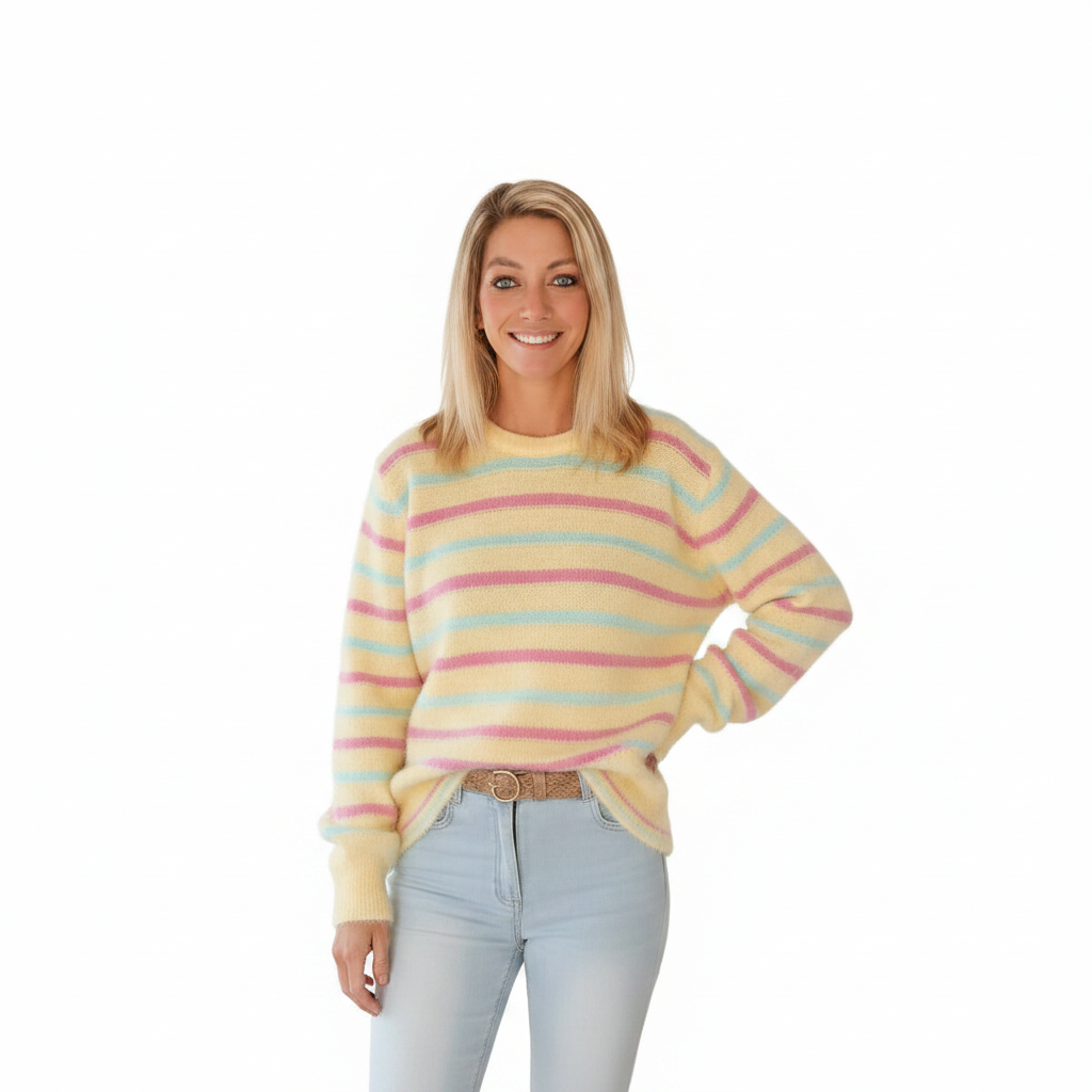 Boho-Luxe gestreifter Strickpullover in Pastellgelb, Rosa und Blau aus weichem Material.