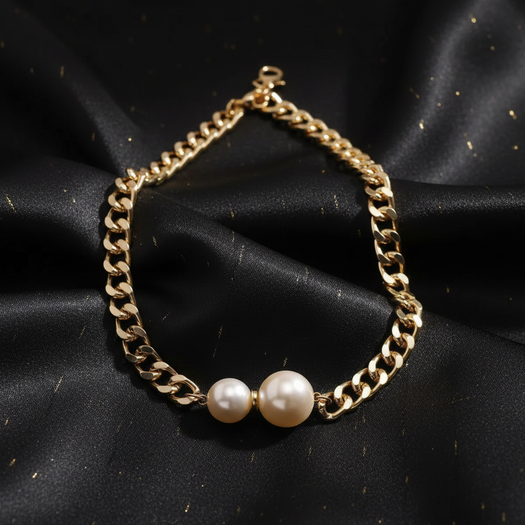 18K vergoldete Perlenkette auf schwarzer Seide