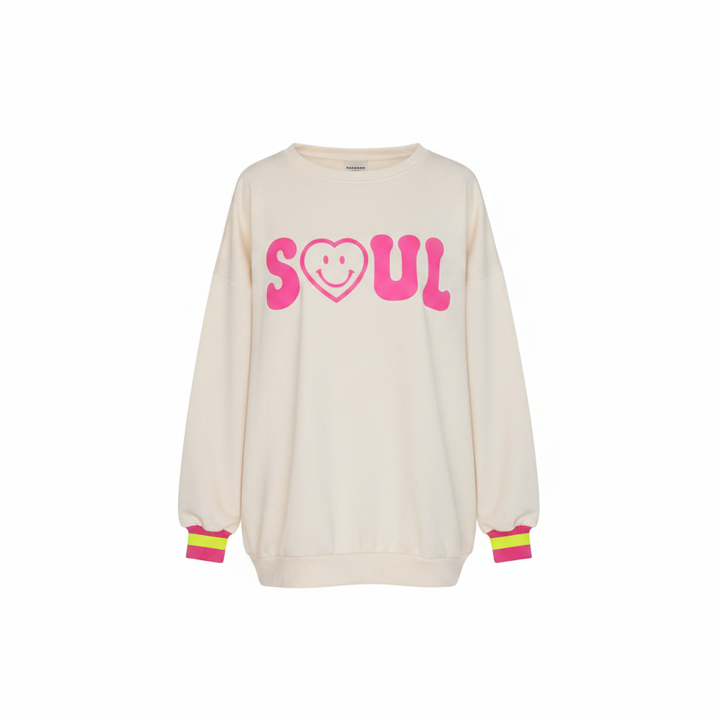Cremefarbener Boho-Luxe Sweatshirt aus Baumwolle mit pinkem SOUL-Schriftzug.