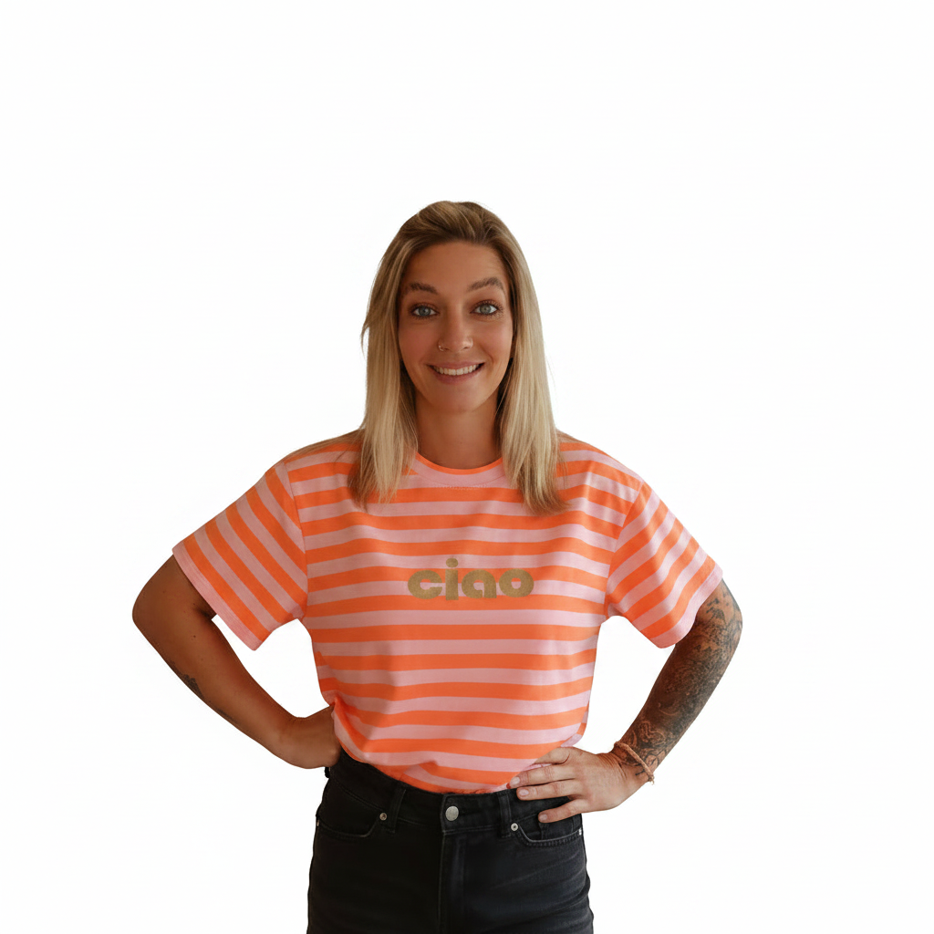 Boho-Luxe Damen T-Shirt in Orange-Rosa Streifen mit Ciao-Schriftzug aus Baumwolle.