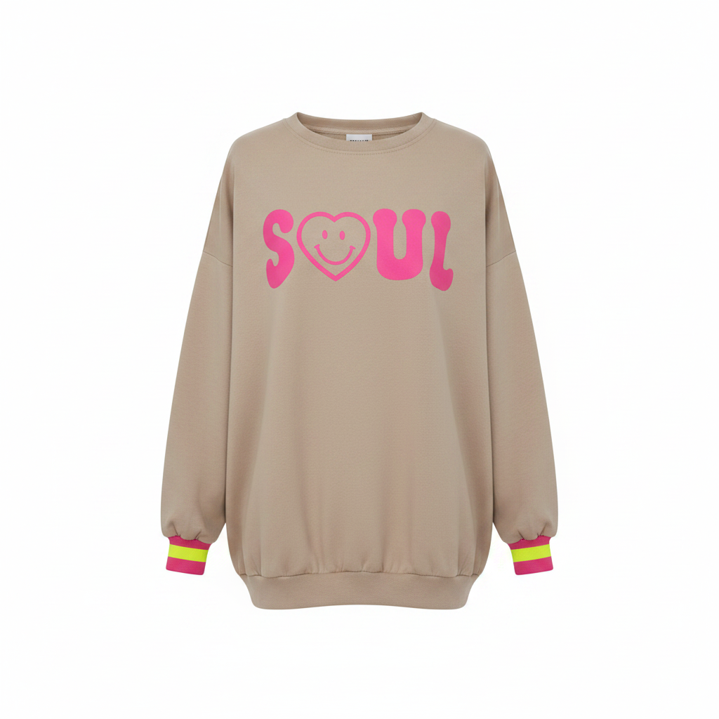 Beiger Boho-Luxe Sweatshirt aus weichem Stoff mit pinkem Soul-Herz-Print.