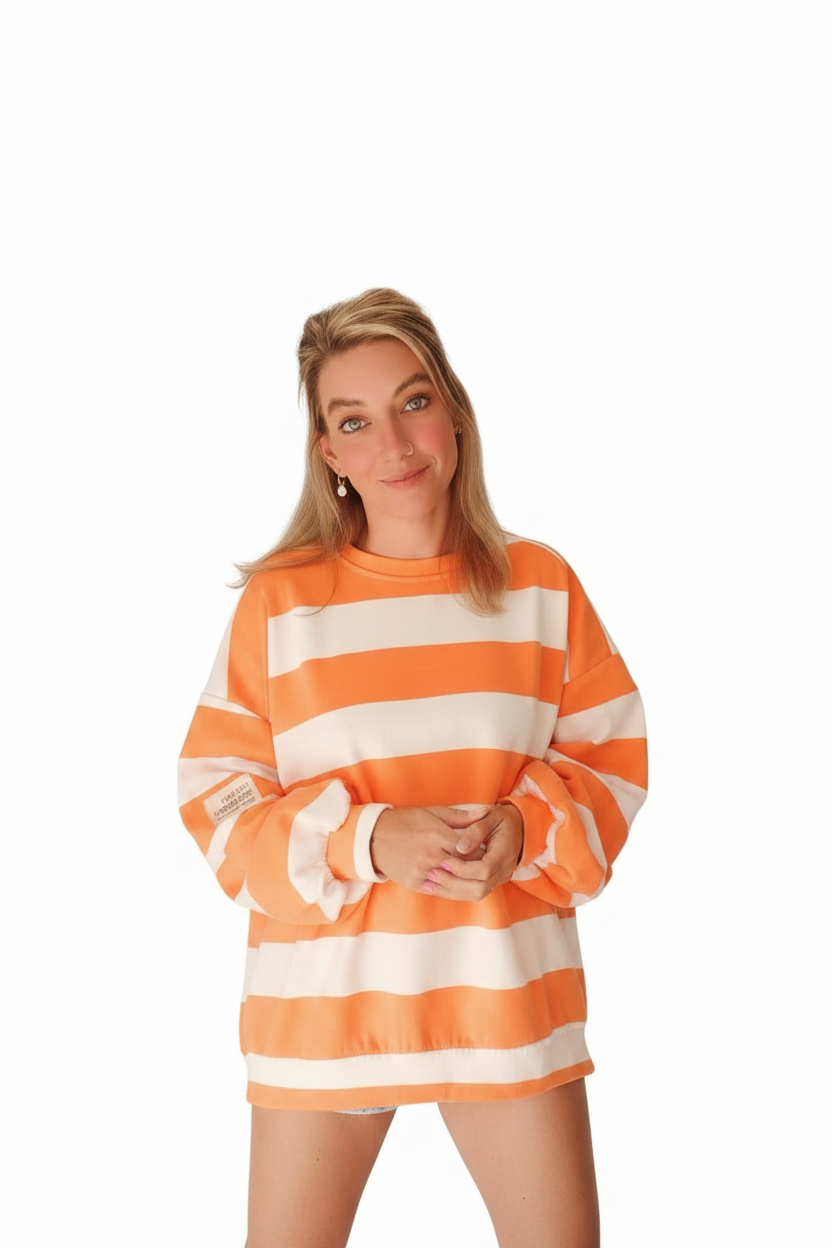 Boho-Luxe gestreifter Oversize-Pullover in Orange und Weiß aus weichem Stoff.