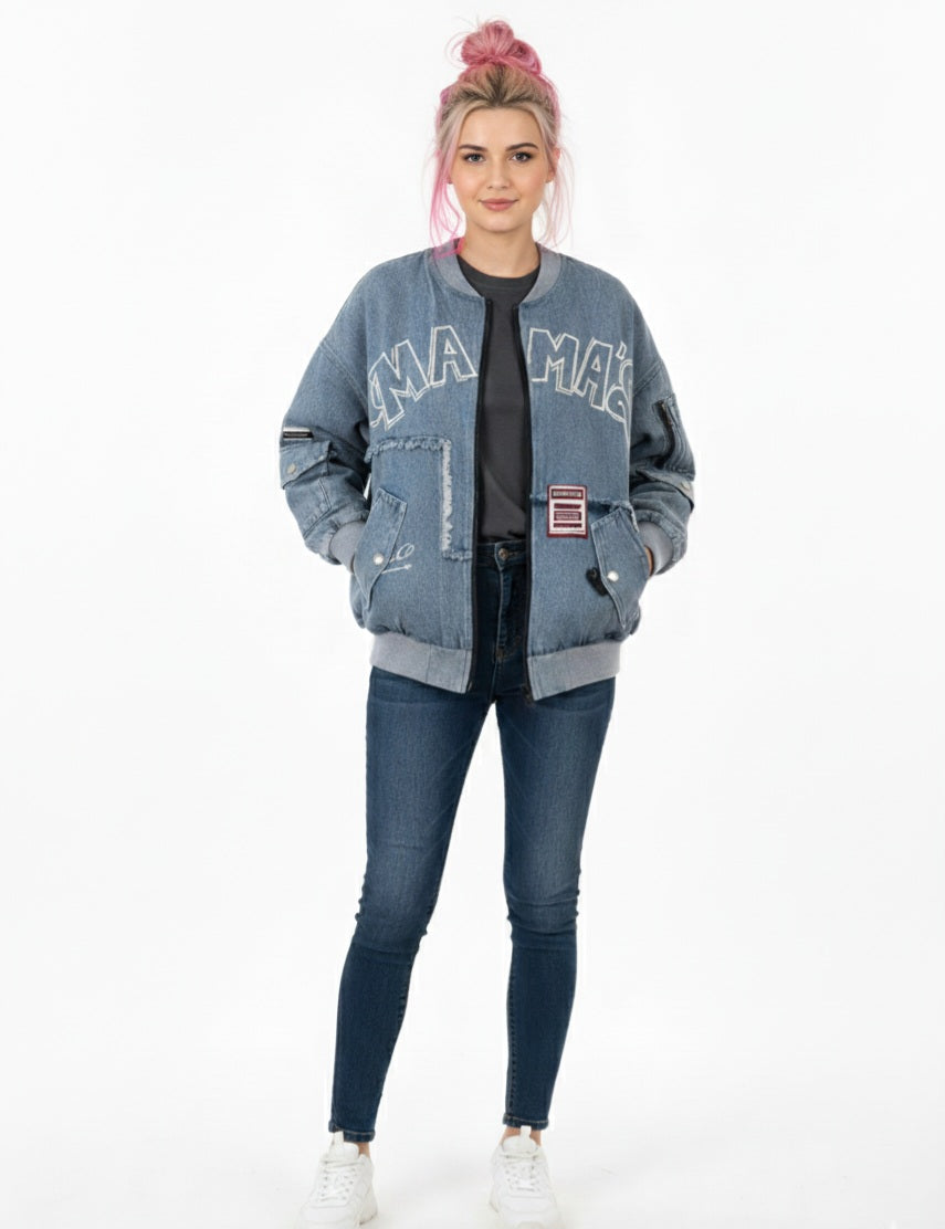 Damen Jeansjacke mit Schriftzug & Nieten – Oversize in Hellblau & Weiß