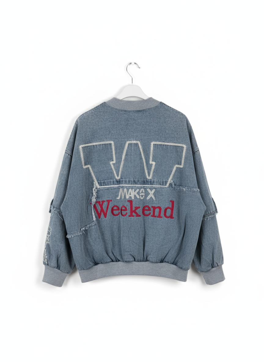 Damen Jeansjacke mit Schriftzug & Nieten – Oversize in Hellblau & Weiß