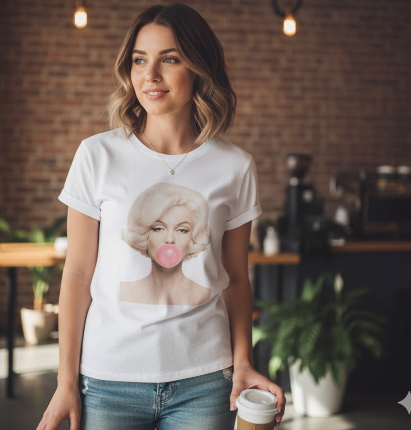 Damen T-Shirt mit Kaugummi-Motiv – Modern & Stylisch in Weiß
