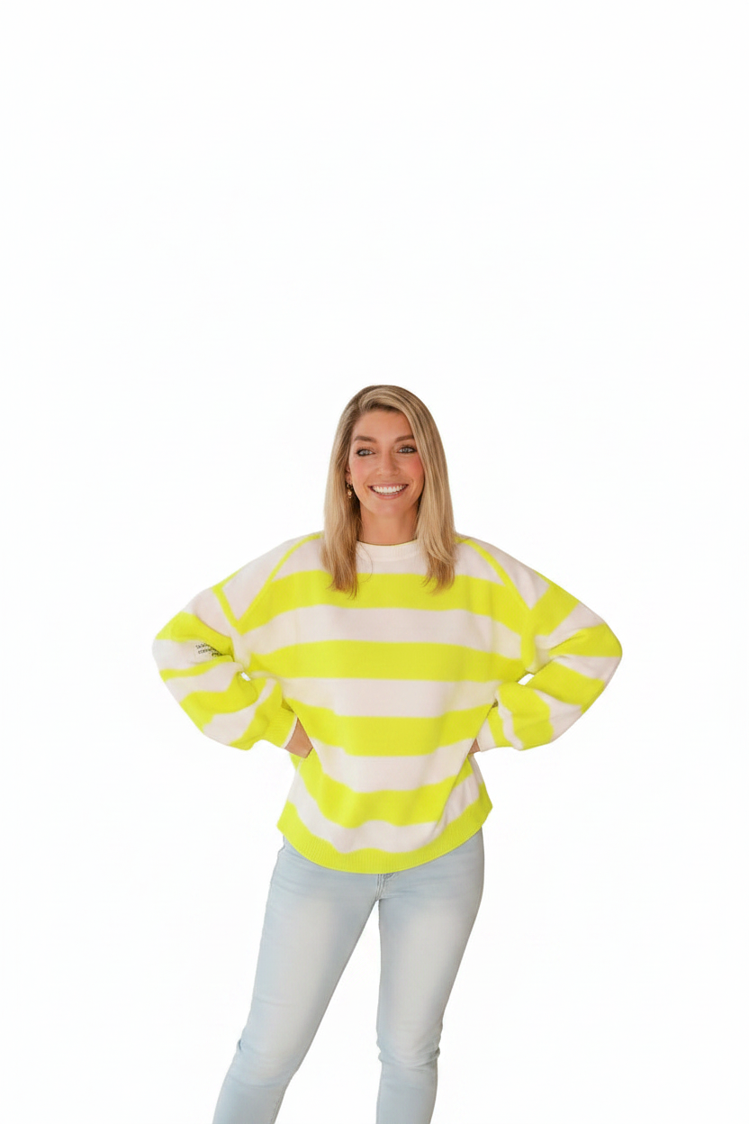 Modischer gelb-weißer gestreifter Pullover im Boho-Luxe-Stil für Damen.
