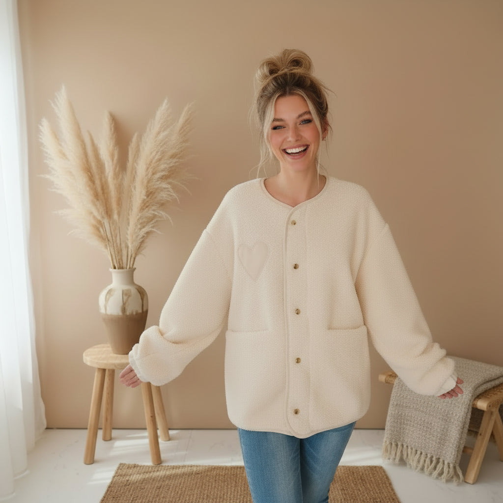 Teddyjacke Damen Weiß – Boho Editorial Shot Pampasgras