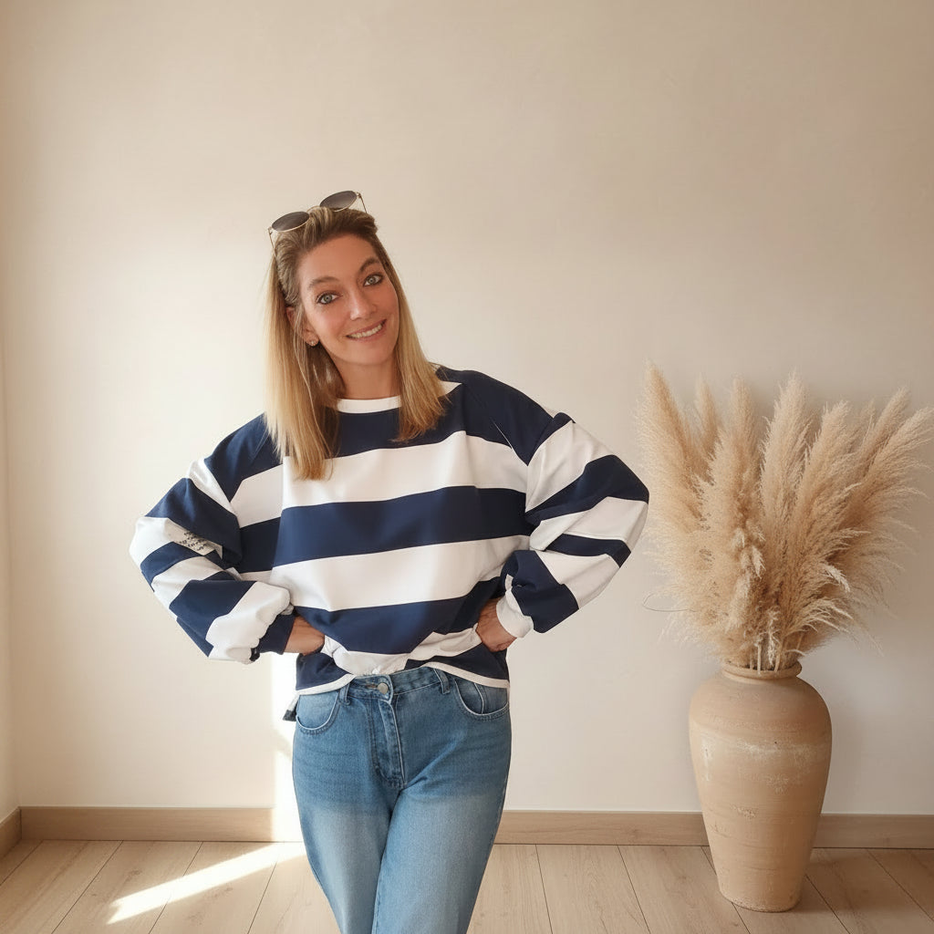 Damen Pullover gestreift dunkelblau-weiß im Styling-Look kombiniert