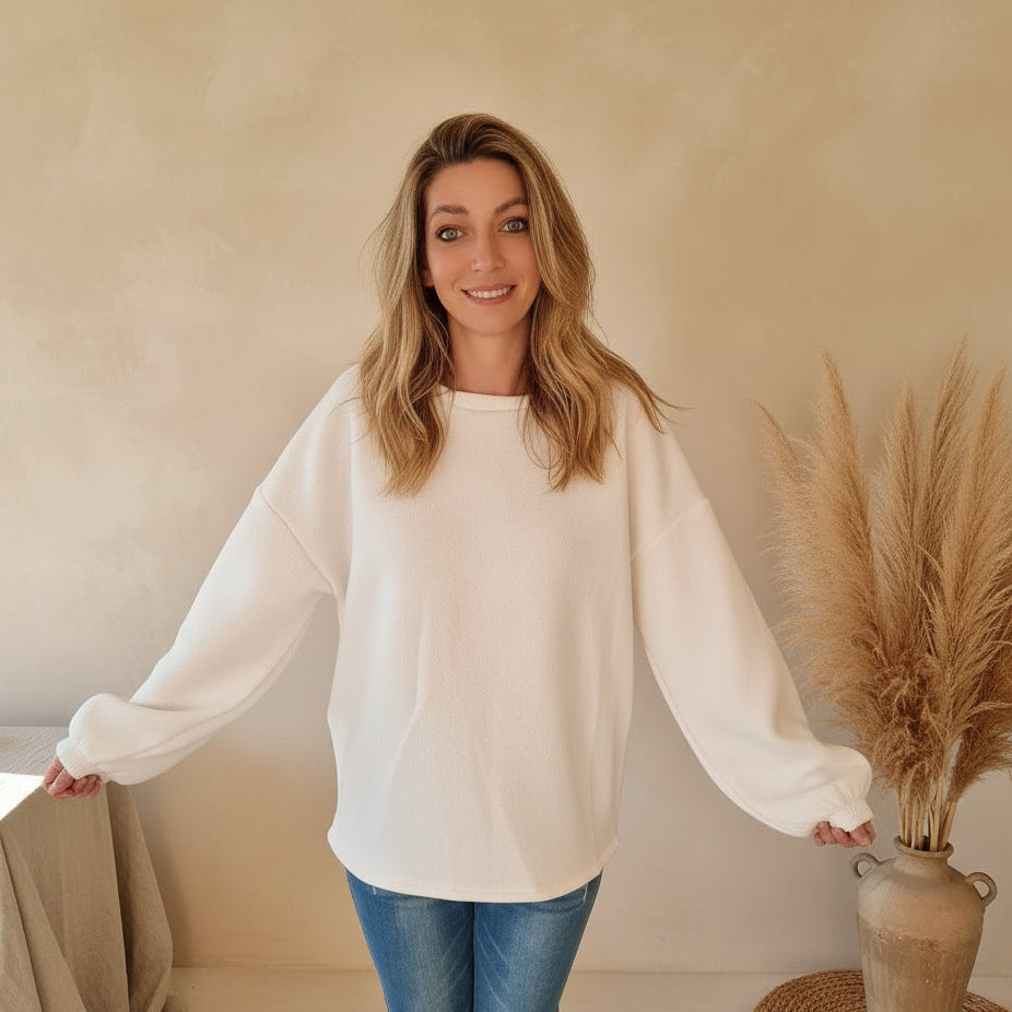 Oversize Sweatshirt Damen weiß – Frontansicht mit Rundhalsausschnitt, Boho-Styling mit Pampasgras