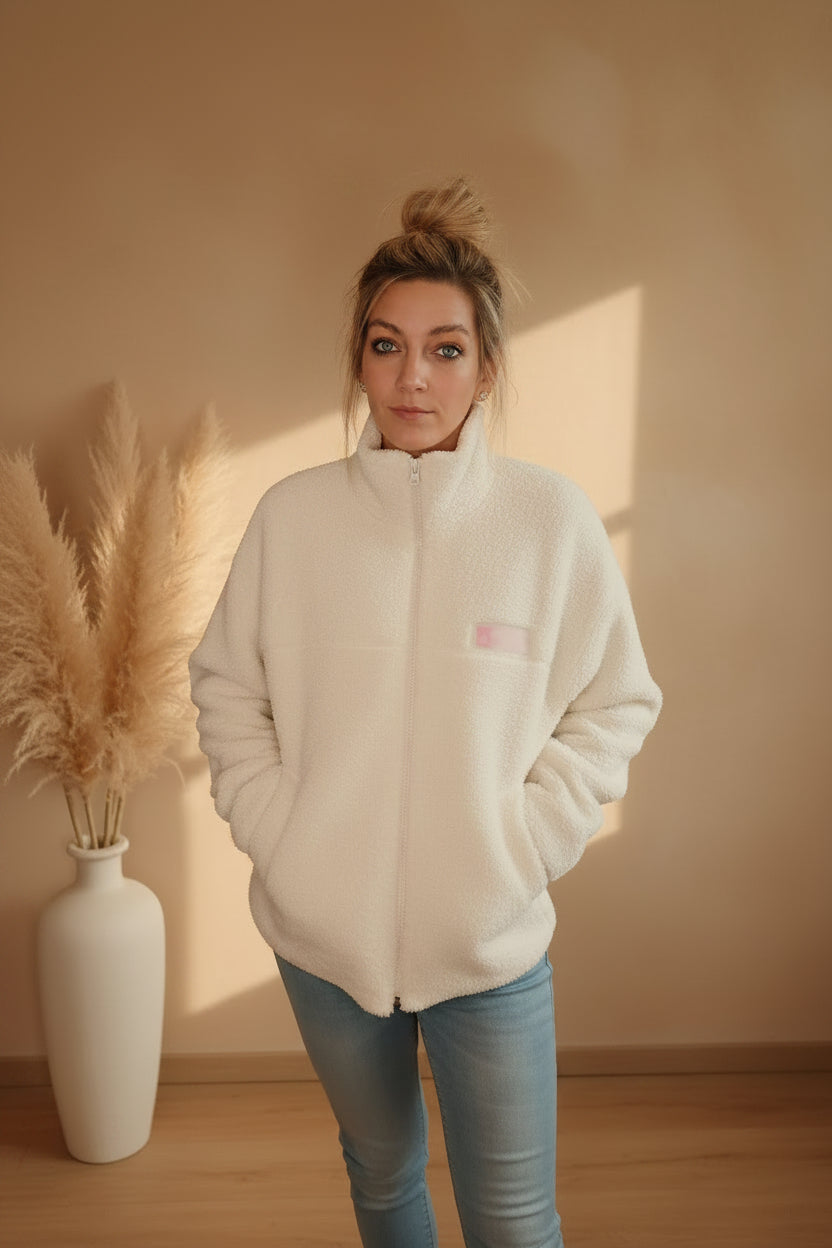 Teddyjacke Damen Creme Oversized – Frontansicht geschlossen, Boho-Stil