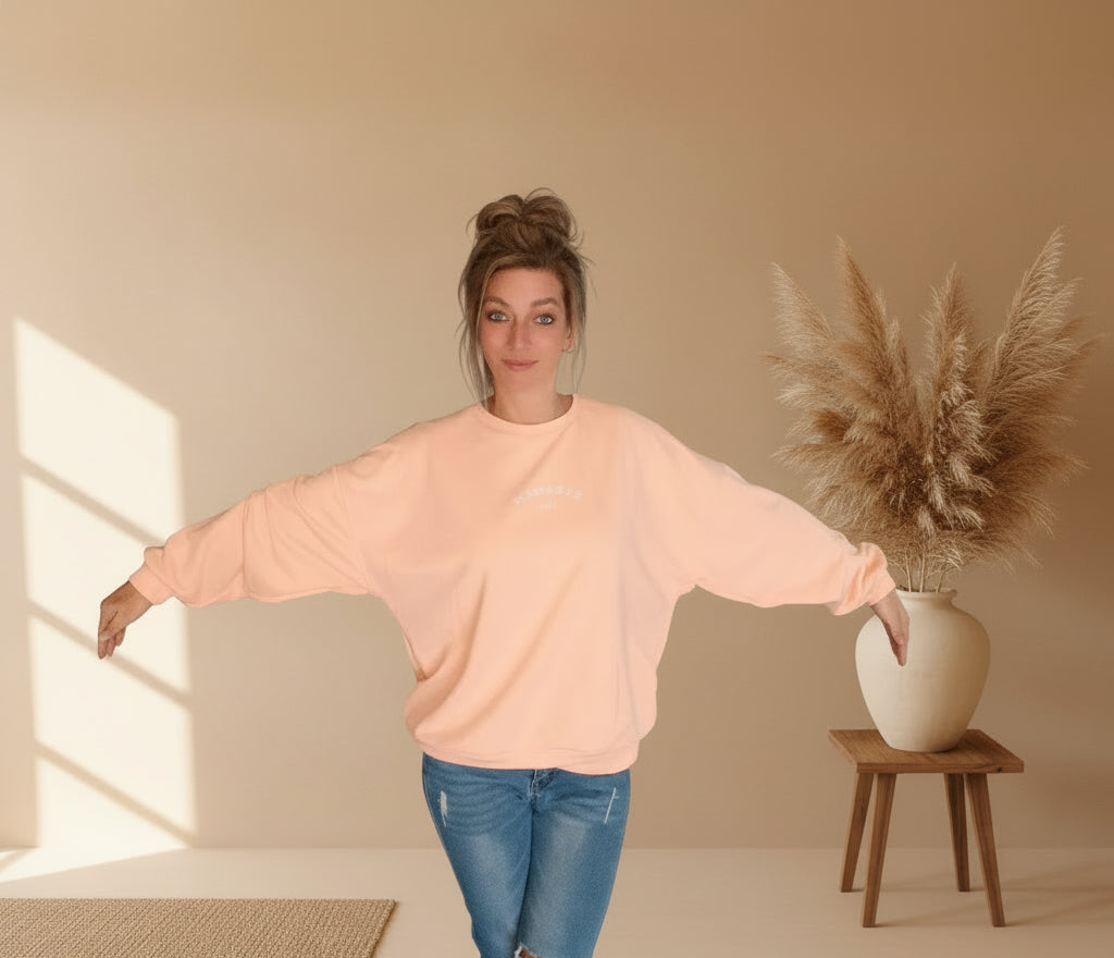 Namasté Damen Sweatshirt Peach in lockerer Oversize-Passform, Frontansicht