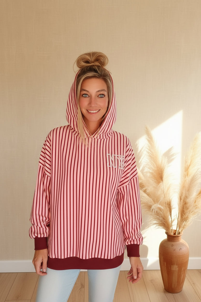 New York Hoodie Damen gestreift – Ganzkörper Frontansicht, Jeans-Styling, Boho-Deko