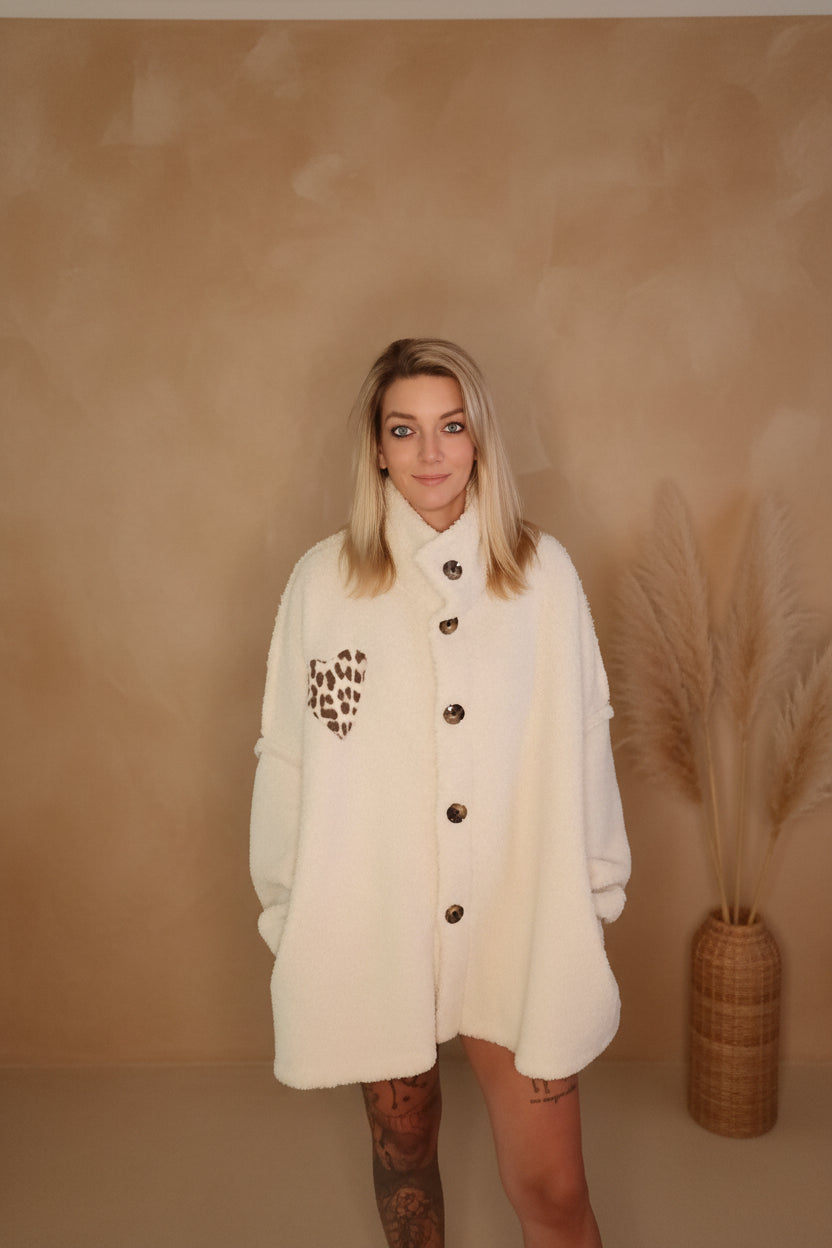 Cremeweße Teddy-Jacke weit geöffnet – Oversize Silhouette – Herbst Winter Damen