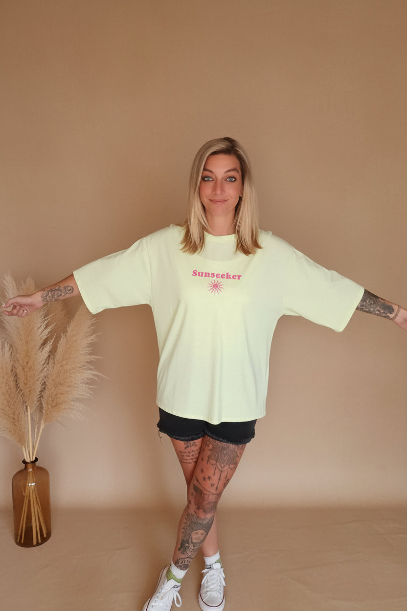 Sunseeker Oversized T-Shirt Mintgelb – Frontansicht Sunseeker-Print, Pampas