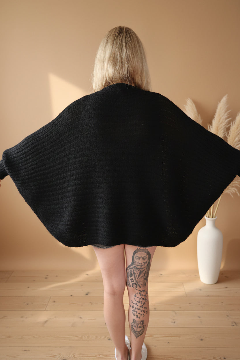 Damen Oversized Pullover schwarz – Detailansicht Strickstruktur und Rundhals