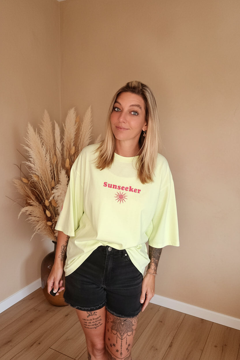 Sunseeker T-Shirt Damen Mintgelb – Arme ausgebreitet, Frontprint & Oversized-Fit