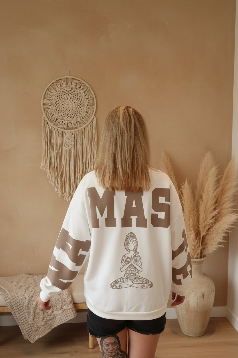 Oversize Yoga Pullover Weiß – Styling-Shot mit Leggings