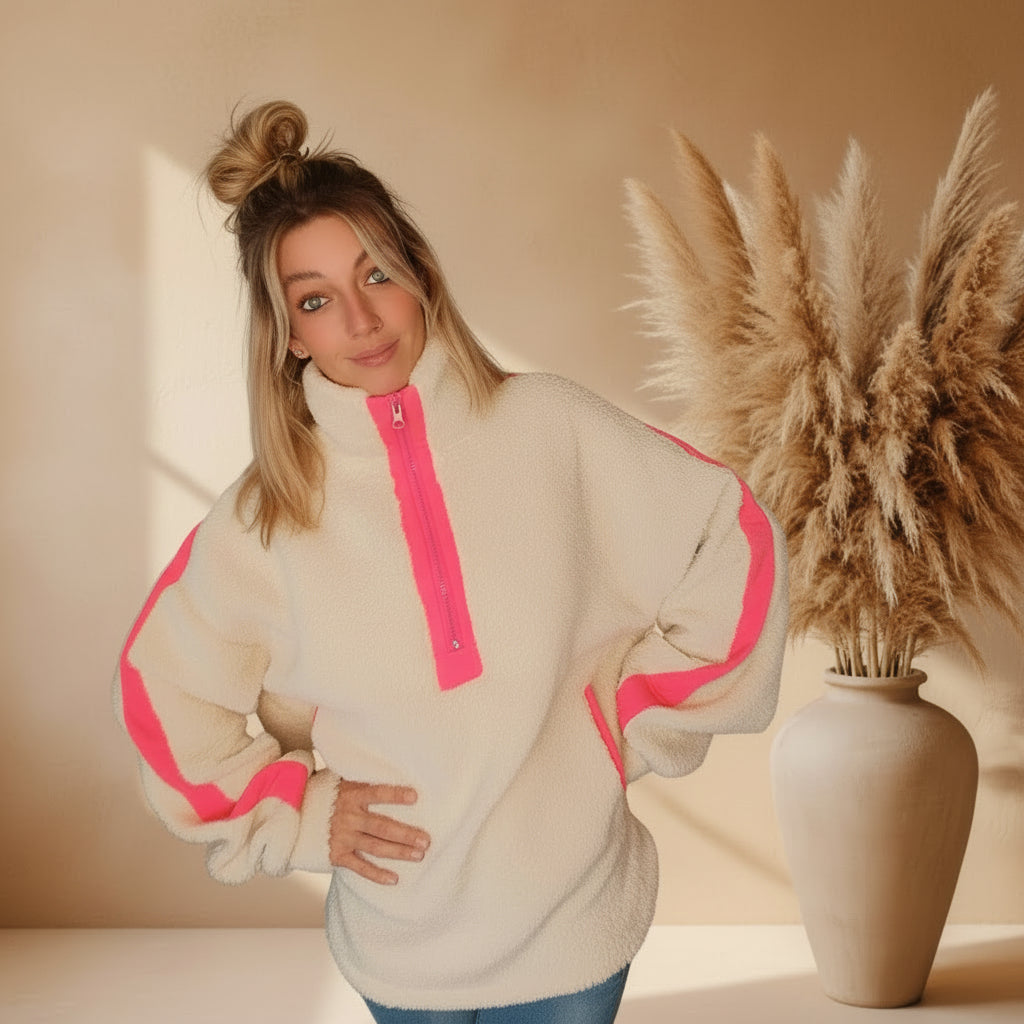 Weißer Teddy Sweater Damen mit neonpinken Ärmelstreifen, Stehkragen und kurzem Frontreißverschluss