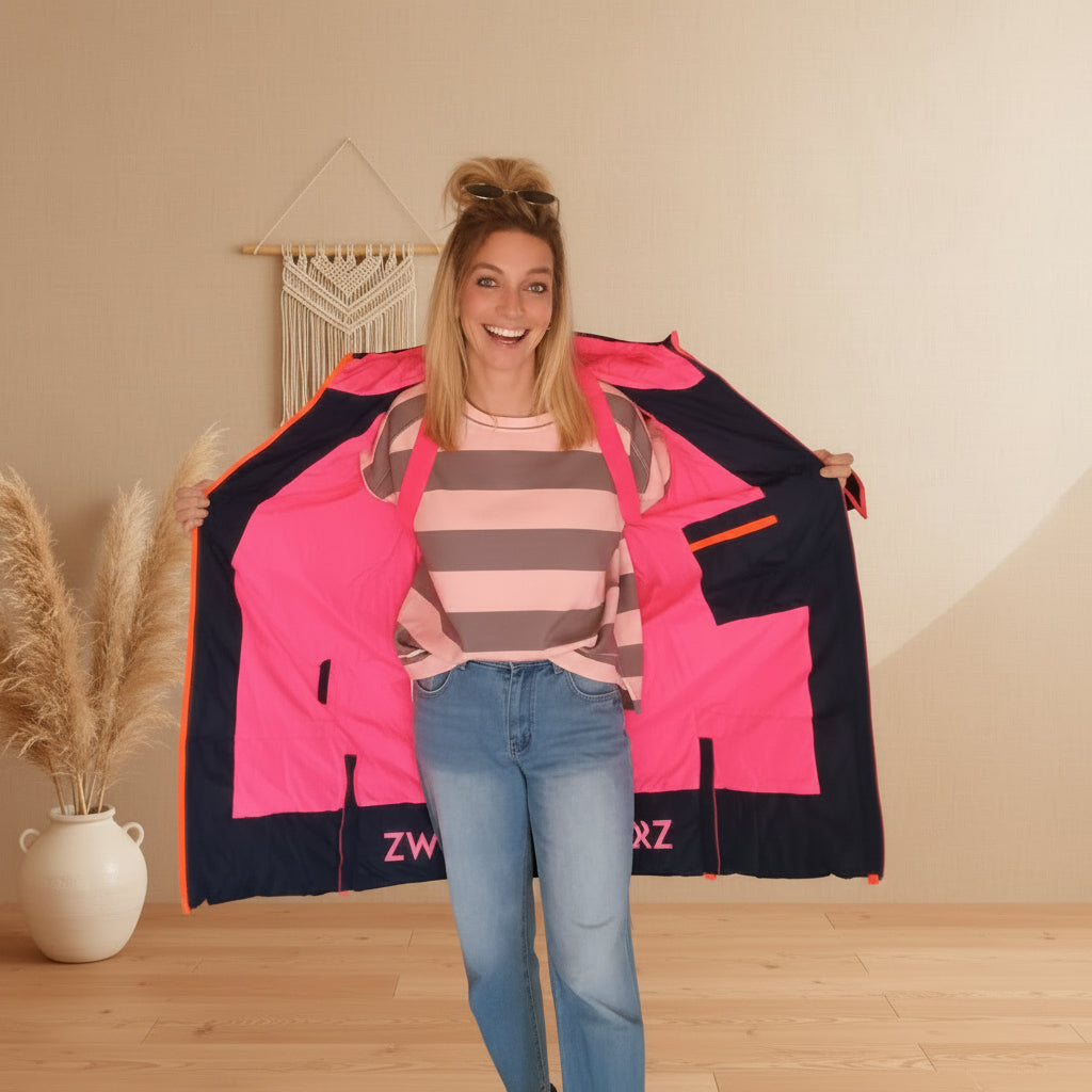 Steppmantel Navy mit pinkfarbenem Innenfutter – Detail