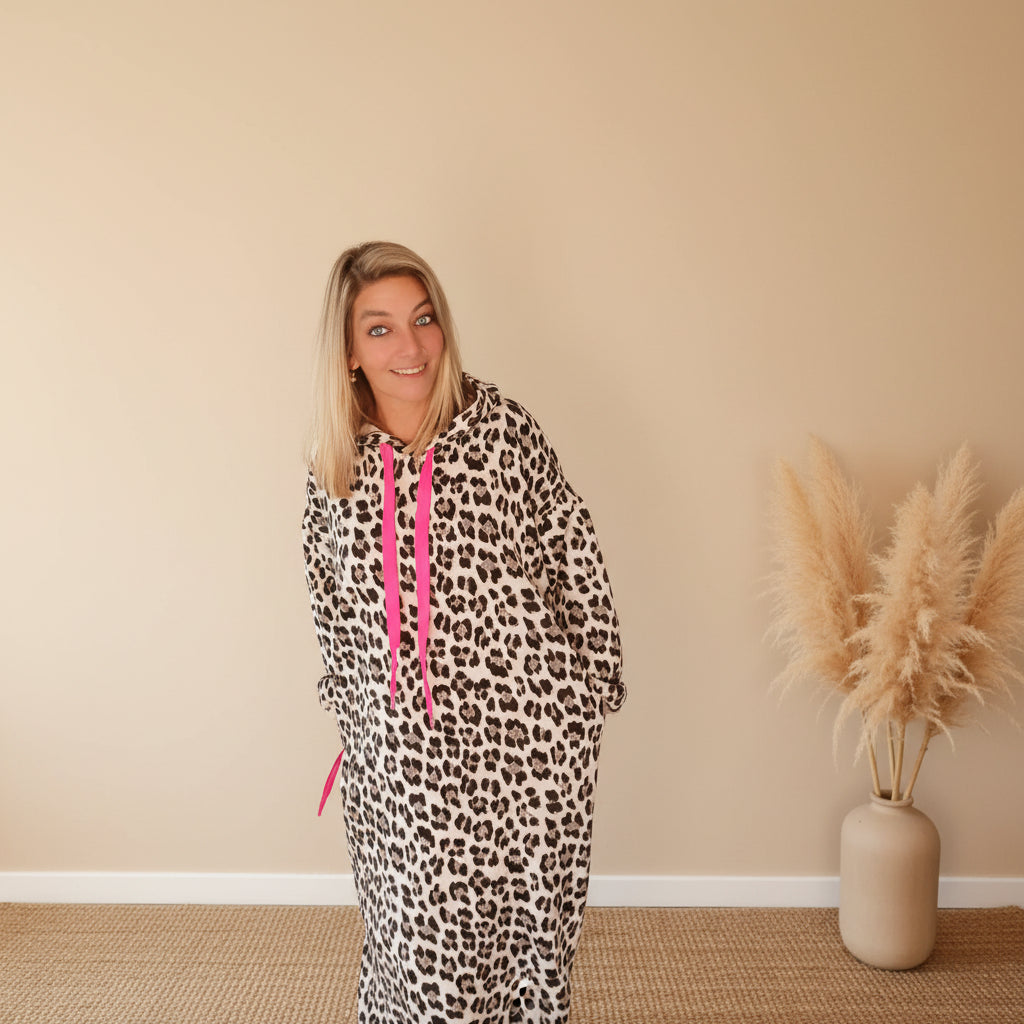 Leo-Kleid Damen mit Kapuze und langen Ärmeln im Alltag