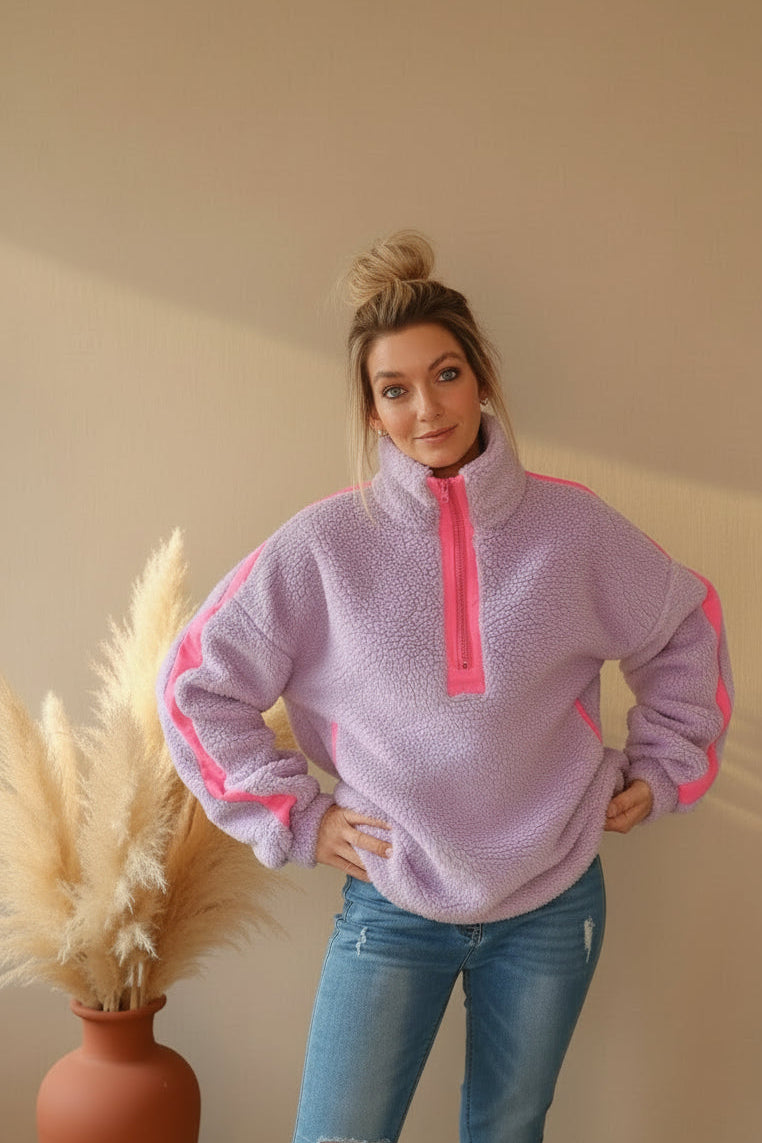 Teddy Sweater Damen Flieder mit geöffnetem Stehkragen und kurzem Reißverschluss