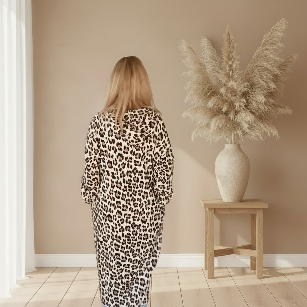 Rückansicht des Leo-Hoodiekleids für Damen