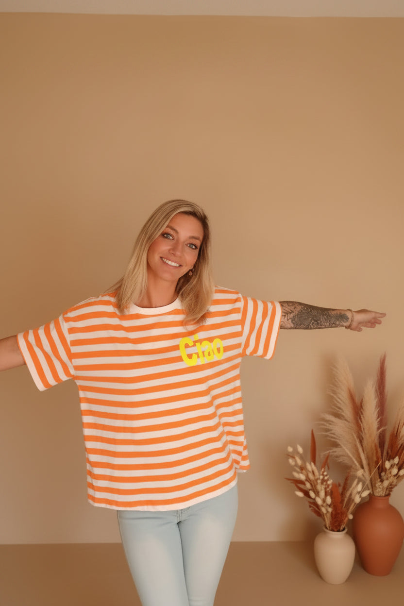 Boho-Luxe gestreiftes Baumwoll-T-Shirt in Orange und Weiß für Damen.