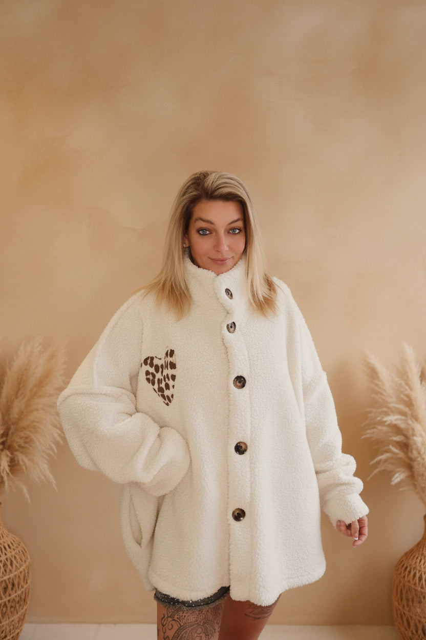 Oversize Teddy-Jacke weit geschnitten – Frontpose ausgebreitet – Made in Italy