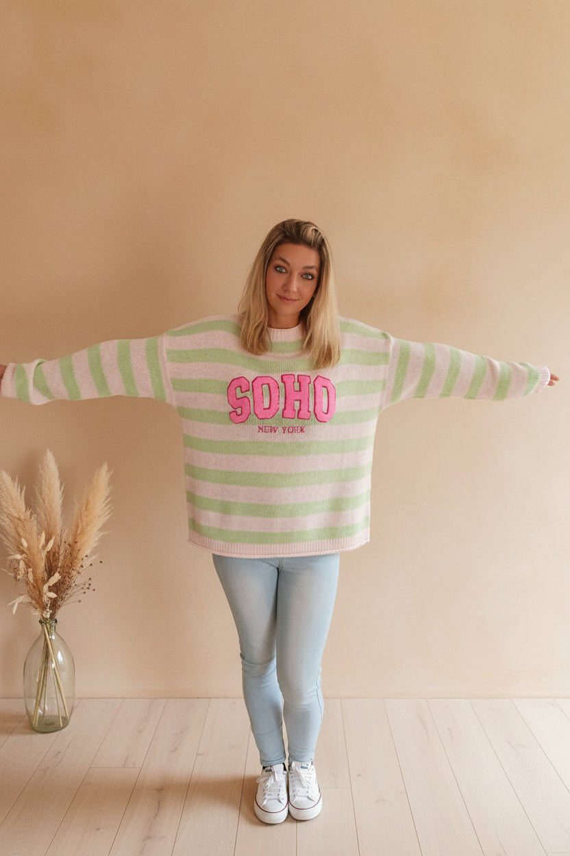 SOHO Streifenpullover Mint Weiß Seitenansicht – Oversized Strickpullover, Boho-Style Damen