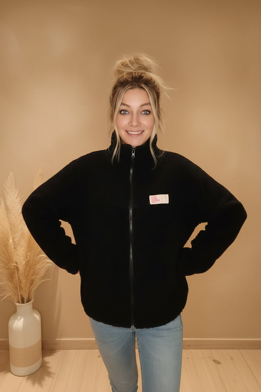 Teddyjacke Damen Schwarz Oversized – Frontansicht geschlossen, Boho-Stil