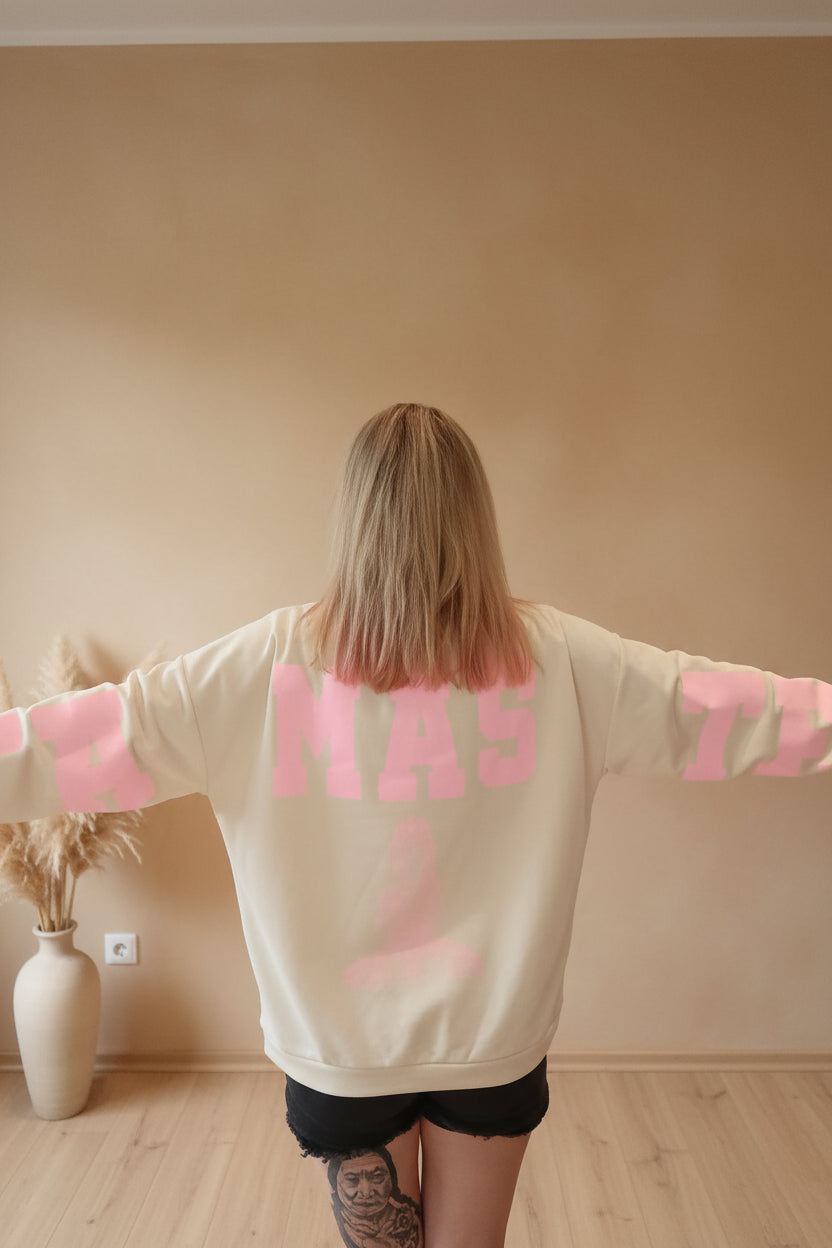 Namasté Oversize Sweater Creme-Taupe – Detailansicht Ärmelprint in Rosa