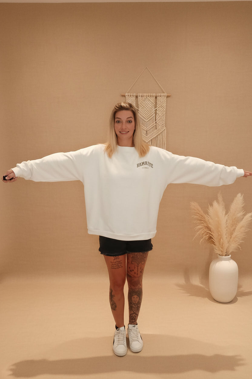 Namasté Oversize Sweater Weiß – Frontansicht Yoga Pullover Damen Onesize