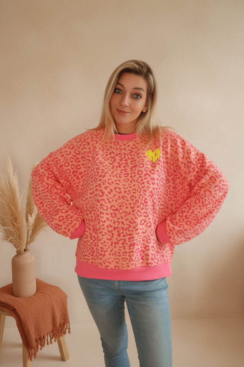 Amor Club Pullover Damen – Ganzkörper Frontansicht Jeans Kombination
