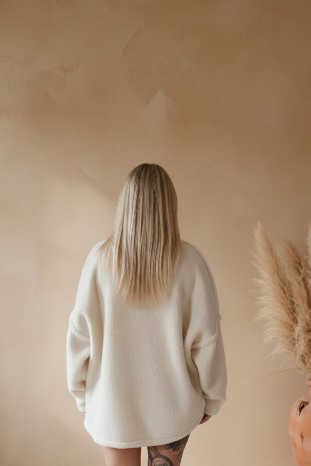 Lifestyle-Shot Teddy-Jacke mit Pampasgras-Deko – Boho Interieur