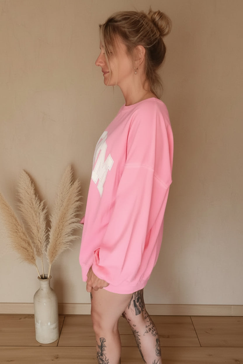 Boho-Luxe Style: Rosa Oversize-Sweatshirt aus weichem Baumwollstoff für Damen.