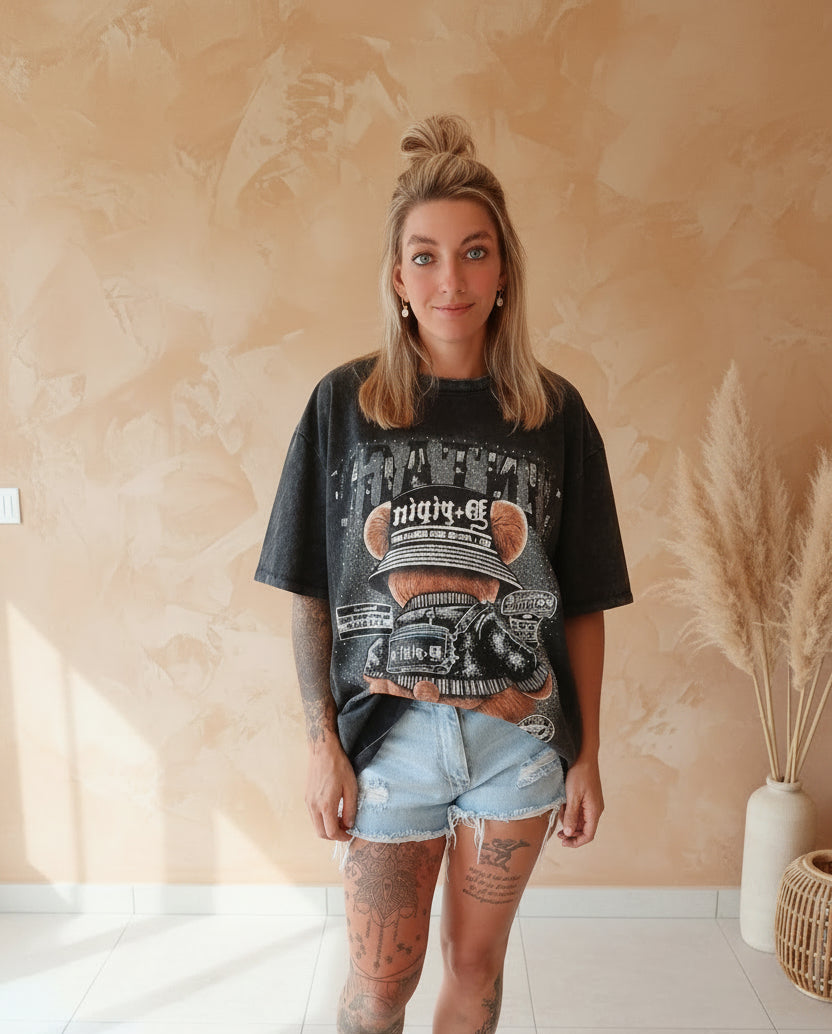 Frontansicht, ganzer Look, Haare hoch