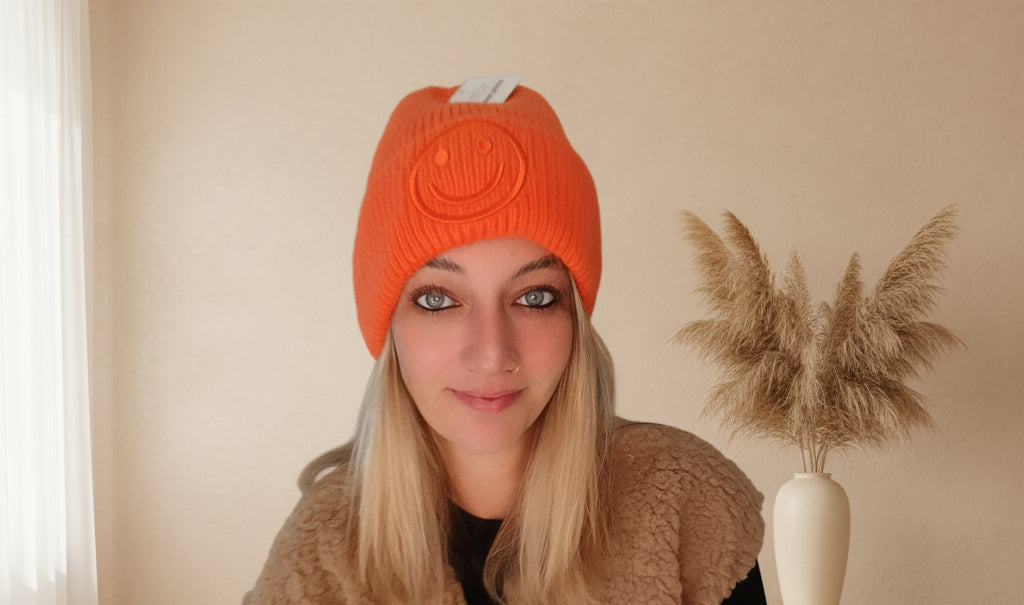 Smiley-Mütze One Size – Hellblau, Creme & Orange - SK-StyleundKompetenz
