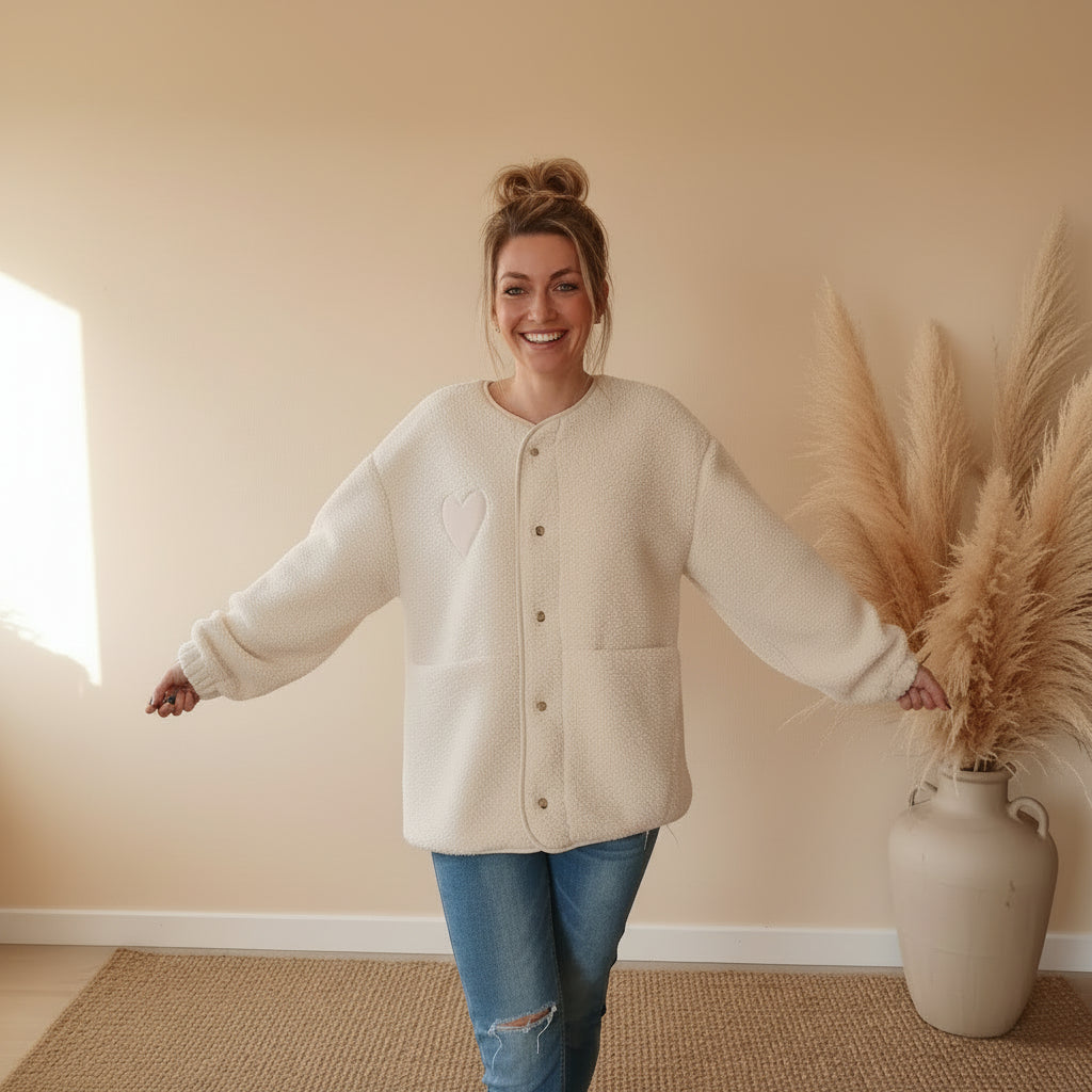 Teddyjacke Damen Weiß – Seitenansicht Oversized Schnitt