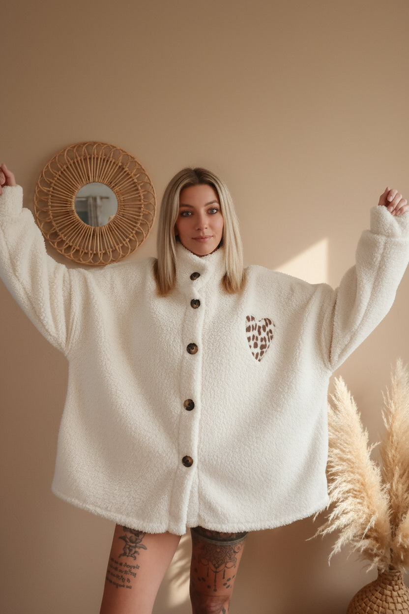 Cremeweße Teddy-Jacke geschlossen – Frontansicht aufrecht – Oversize S-L