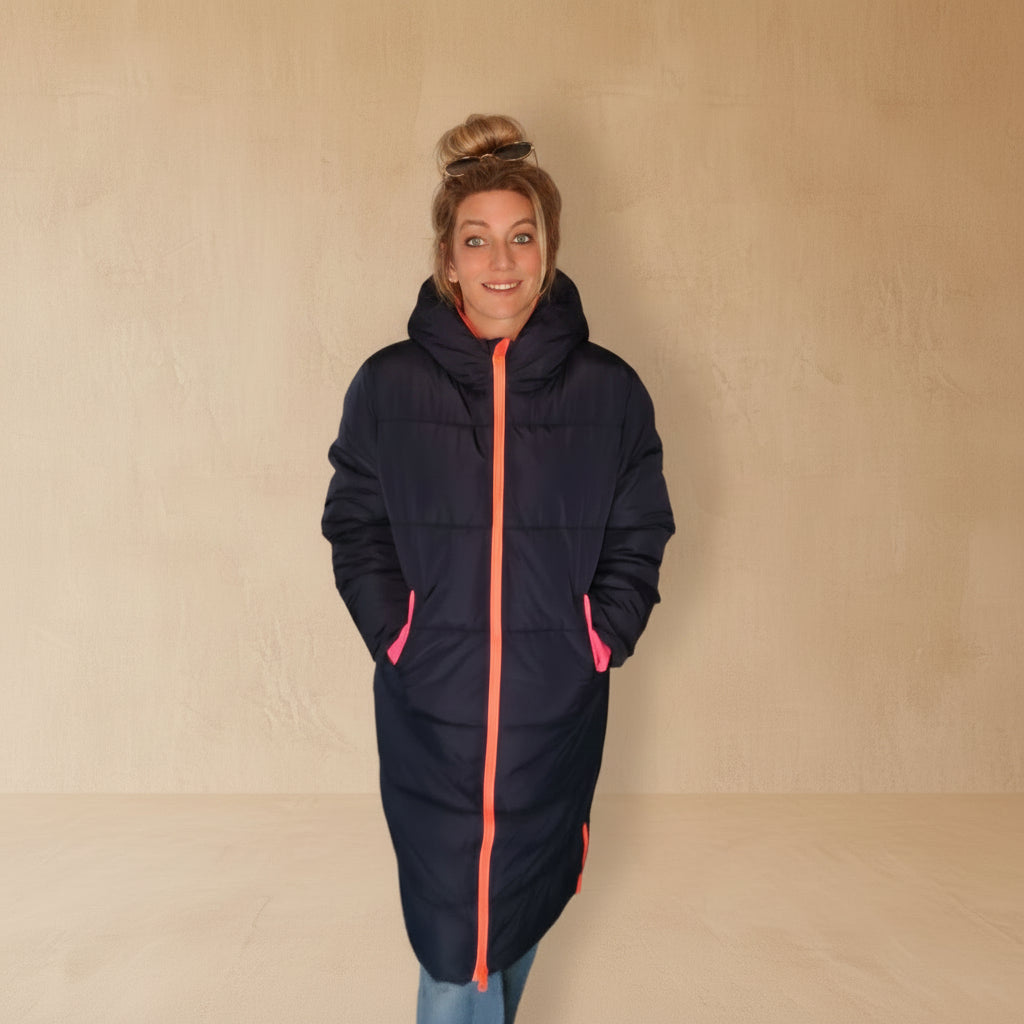 Langer Wintermantel Damen Navy – Ganzkörper Frontansicht